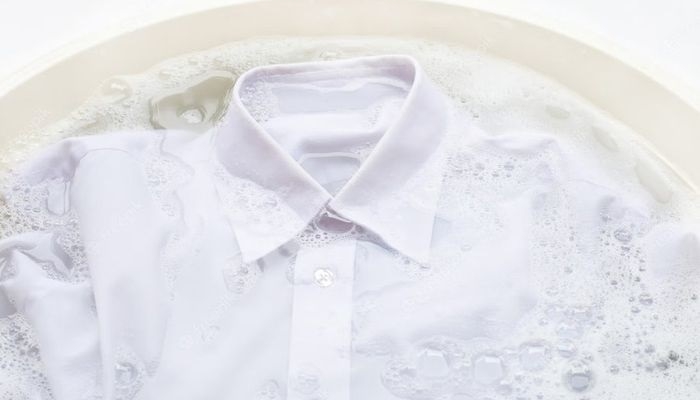 gunakan-4-bahan-ini-untuk-memutihkan-baju-yang-menguning