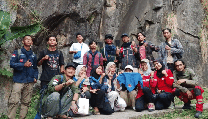 komunitas-panjat-tebing-merah-putih-regional-cirebon-gelar-latihan-bersama-di-tebing-batu-lawang