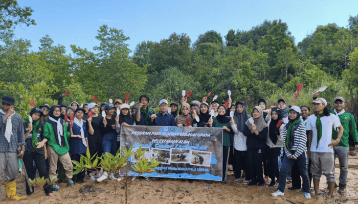 mahapala-umrah-dorong-aksi-nyata-peduli-lingkungan-lewat-seminar-dan-pemanaman-bibit-mangrove