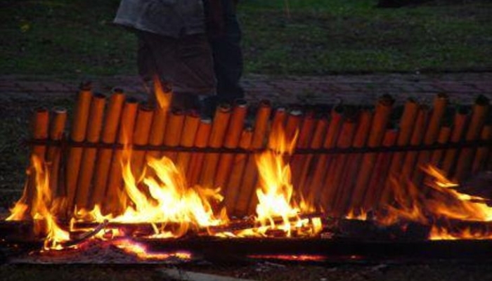menyantap-lemang,-cara-bersilaturahmi-masyarakat-melayu-ketika-idul-adha