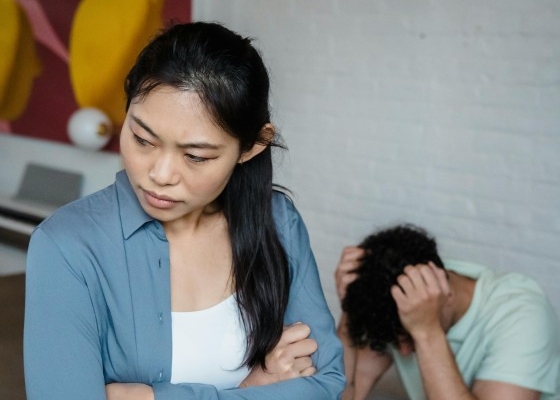 mengalaminya?-ini-6-tanda-wanita-yang-memiliki-trust-issue