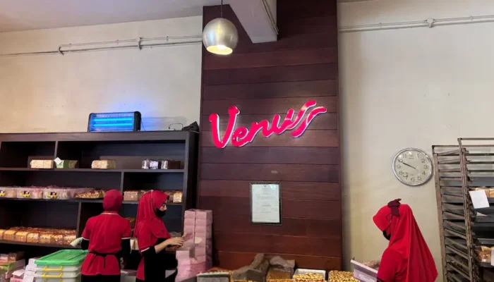 jangan-bilang-pernah-ke-bogor-kalau-belum-cicip-roti-unyil-venus