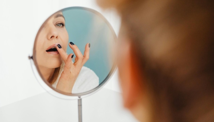 6-tips-agar-bibir-lembap-dan-tidak-crack