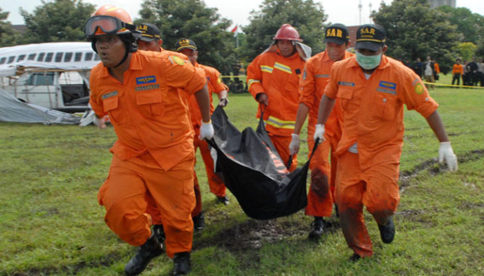 kisah-heroik-tim-sar-indonesia-dalam-evakuasi-korban-sukhoi-di-gunung-salak