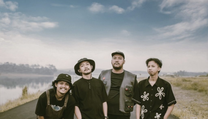 beranda-rumah-asal-rangkasbitung-mengembalikan-unsur-akustik-di-single-baru