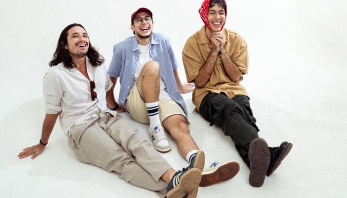 manja-rilis-album-perdana-between-borders