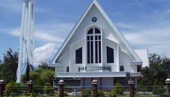 kisah-unik-gereja-di-sukabumi:-punya-lonceng-seperti-di-notre-dame-dan-menara-mirip-jam-gadang