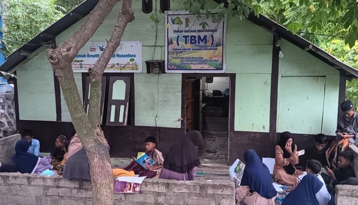 tbm-rumah-kreatif-sahabat-nusantara:-dari-pulau-ende,-menyalakan-gerakan-literasi-nasional