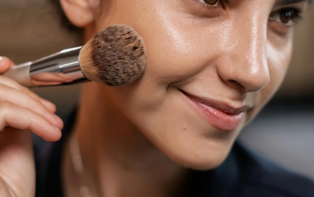 5-cara-memilih-bedak-sesuai-warna-kulit-agar-tampil-natural