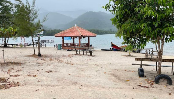 danau-pading,-panorama-alam-eksotis-dari-bekas-tambang-timah-di-bangka-tengah
