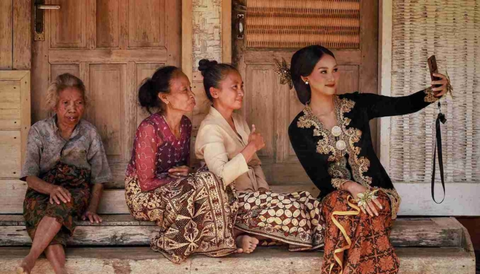8-warna-kebaya-yang-cocok-untuk-kulit-sawo-matang!