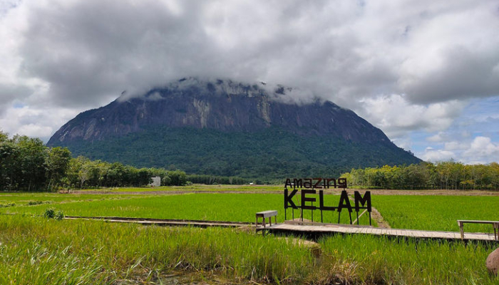 legenda-asal-usul-bukit-kelam-di-sintang-kalimantan-barat,-cerita-bujang-beji-yang-iri-dan-dengki