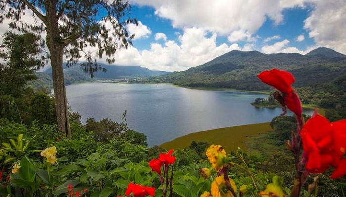 menepi-sejenak-di-danau-buyan,-oase-di-tengah-alam-buleleng