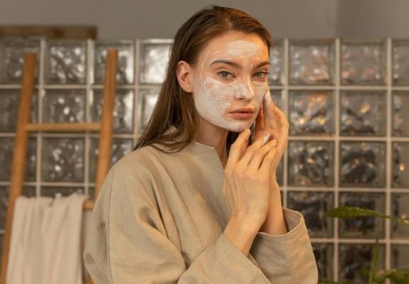 dicoba!-ini-6-skincare-untuk-meratakan-warna-kulit-wajah