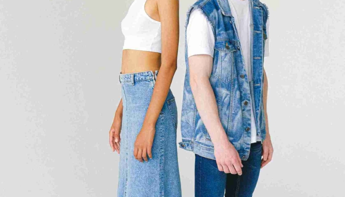 6-baju-yang-cocok-untuk-rok-jeans-panjang