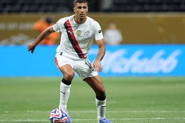 real-madrid-belum-tertarik-mengejar-servis-rodri