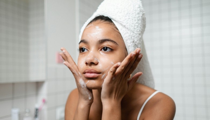 6-skincare-untuk-menghilangkan-bercak-putih-di-wajah
