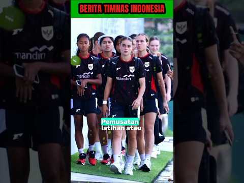 Timnas Putri Indonesia melakukan latihan perdana yang di adakan di Jakarta Internasional Stadium JIS
