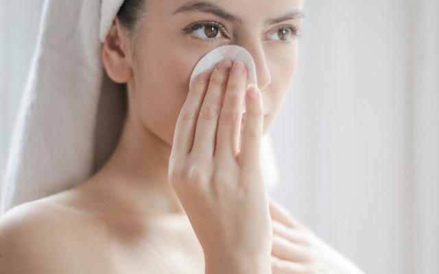 ini-7-kandungan-skincare-untuk-meredakan-kulit-kemerahan