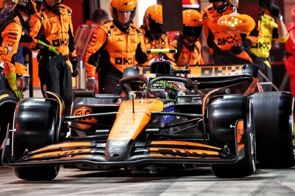 strategi-ambisius-berbuah-manis,-mclaren-sukses-dominasi-f1-2025