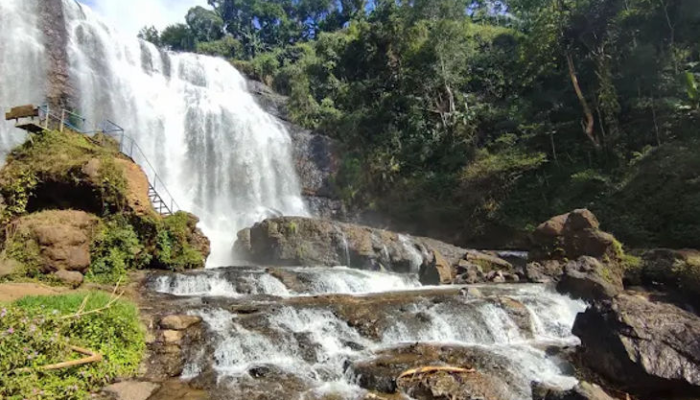 curug-cikondang,-“niagara-mini”-di-tengah-perkebunan-teh-cianjur