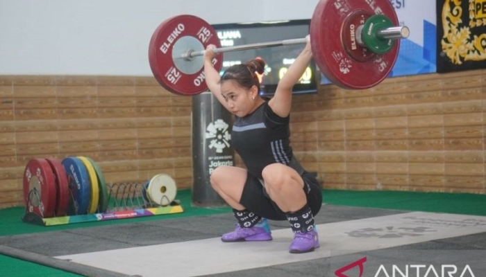 yuliana-klarisa-lifter-putri-jambi-lolos-seleknas-sea-games-2025