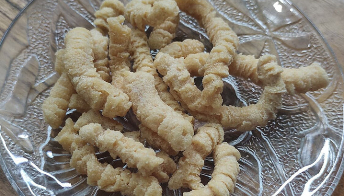 kue-akar-kelapa,-jajanan-tradisional-khas-betawi-yang-jadi-hidangan-wajib-saat-lebaran
