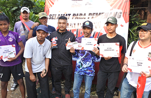 semarak-‘event-djempol-merah-putih’-doorprizenya-banyak,-free-1-ril-dari-plyfish-setiap-lapak