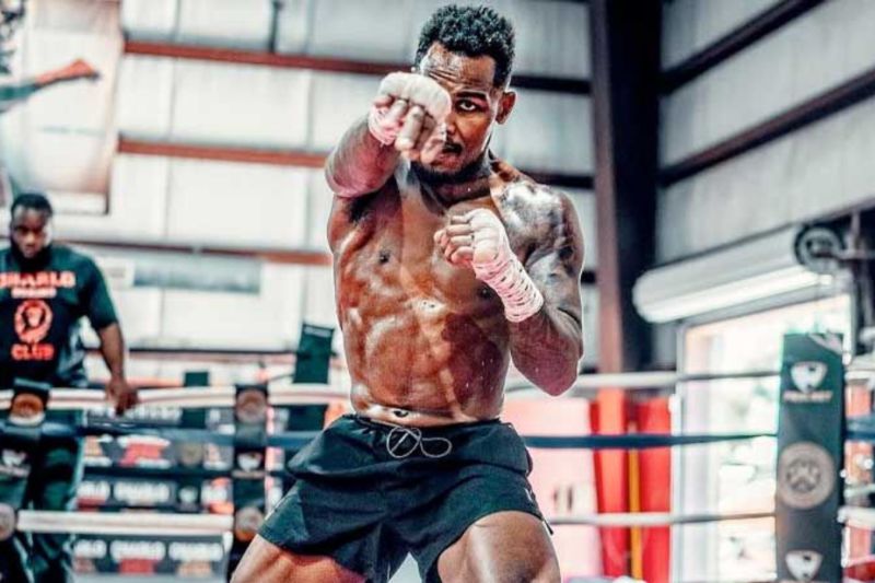 Mantan juara welter super Charlo siap naik ring setelah absen 2 tahun ...