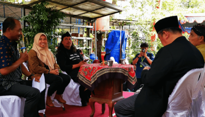 kenduri-banyu-udan-ke-10-sekolah-air-hujan-banyu-bening,-tampilkan-wayang-kulit