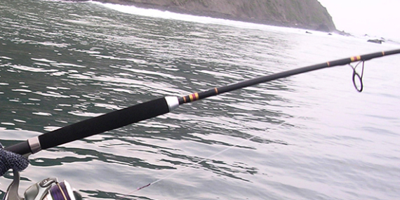 Membaca Tanda Alam Saat Mancing di Laut yang Harus Diketahui