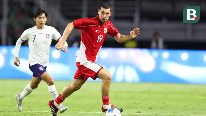 ekspresi-kesal-thom-haye-tolak-jabat-tangan-selepas-laga-vs-lebanon-jadi-sorotan-media-vietnam