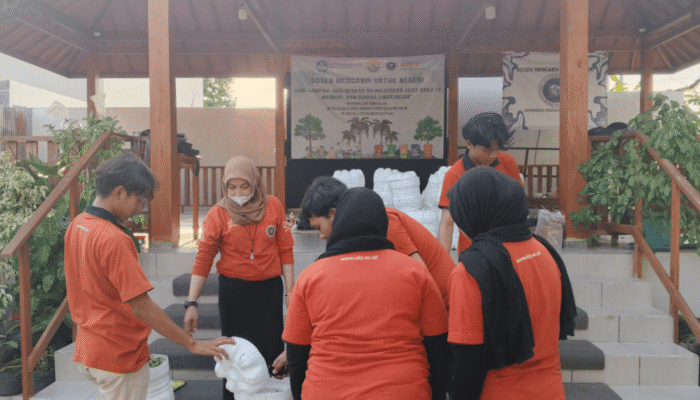 warga-malangrejo-dilatih-buat-kompos-dari-limbah-rumah-tangga