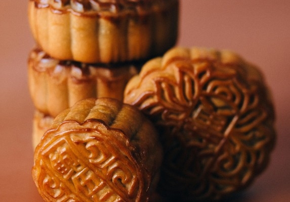 mooncake:-makna,-varian-tradisional,-dan-tren-di-indonesia