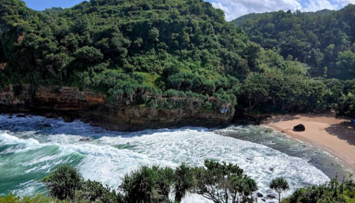 pantai-ngetun,-surga-tersembunyi-berpasir-putih-di-gunungkidul