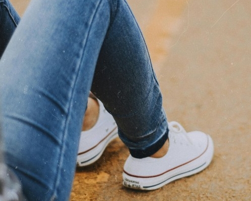 6-cara-merawat-sepatu-putih-di-rumah-agar-tetap-bersih