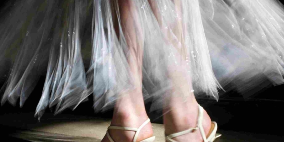 Kolaborasi 1001 Shoes x Tran Hung di London Fashion Week