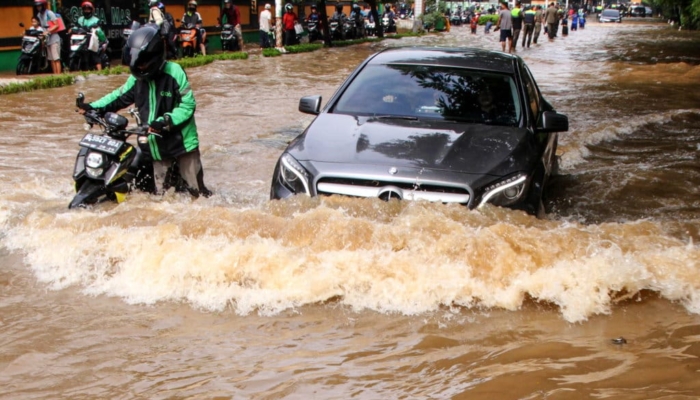 hujan-deras,-4-ruas-jalan-di-jakarta-tergenang-banjir