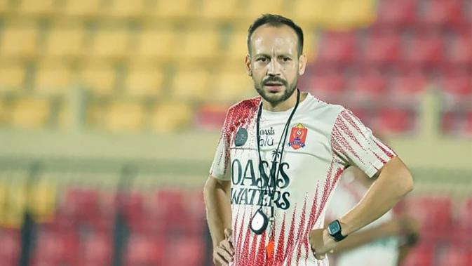 kelakar-pelatih-persijap-yang-ngebet-tumbangkan-bhayangkara-fc:-sampai-ingin-ikut-bermain!