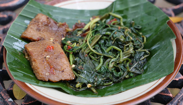 brambang-asem,-makanan-tradisional-khas-solo-dengan-isian-yang-sederhana