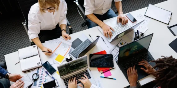 10 Pekerjaan Enak Masa Depan yang Lagi Naik Daun [2024-2025]