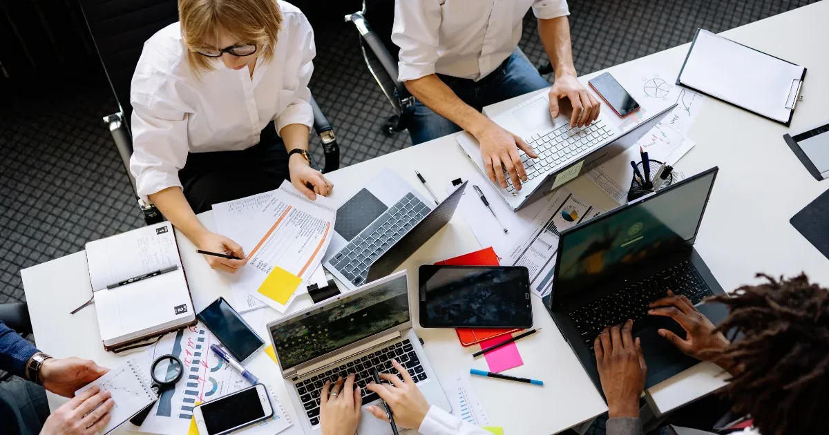 10-pekerjaan-enak-masa-depan-yang-lagi-naik-daun-[2024-2025]