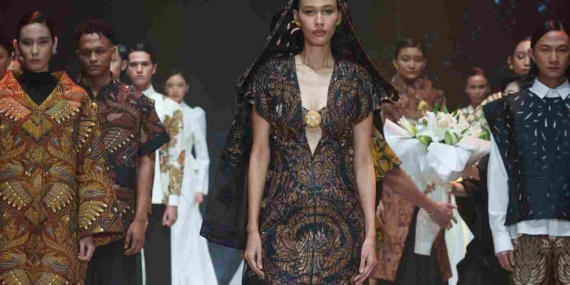 Kolaborasi Istimewa Julianto for Iwan Tirta: "Jagad Rasa"