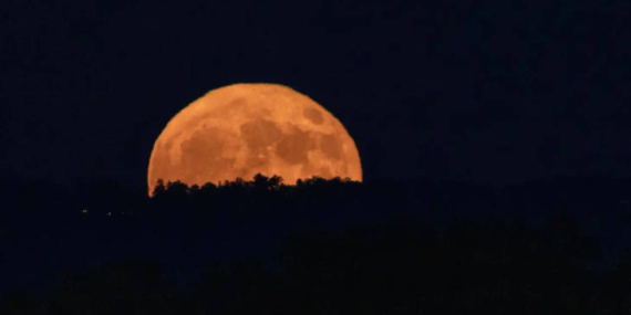 Supermoon Terbesar Tahun Ini Muncul 4–5 November 2025: “Bulan Berang-Berang” yang Paling Cemerlang