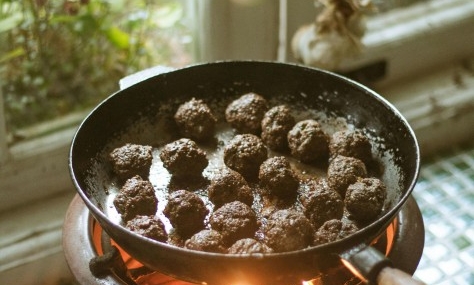 5 Tips Membersihkan Kerak di Wajan dengan Mudah dan Efektif