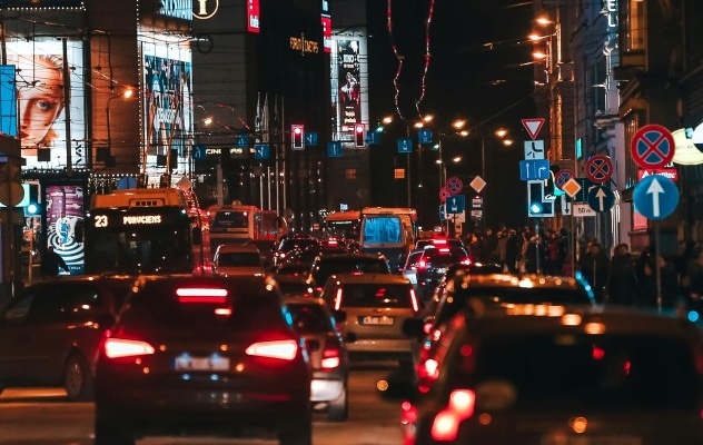 seru!-ini-7-cara-agar-tidak-bosan-di-mobil-saat-macet