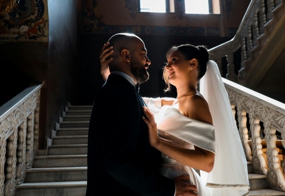 inspirasi-foto-prewedding-indoor-yang-elegan-dan-menawan
