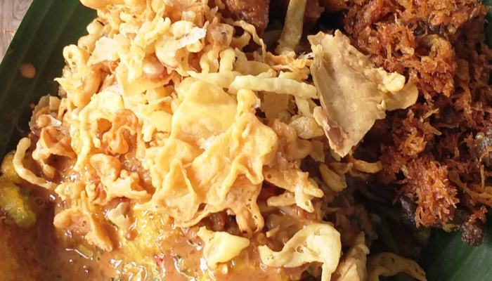 pecel-ndeso,-makanan-tradisional-khas-solo-jawa-tengah-yang-memiliki-cara-penyajian-unik