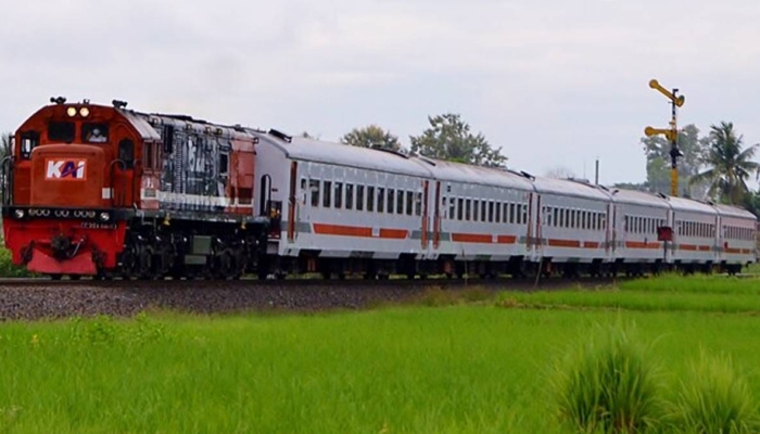 kereta-api-rajabasa,-kereta-api-penumpang-dengan-rute-terpanjang-di-pulau-sumatra