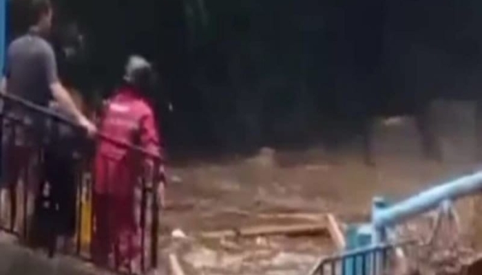 banjir-bandang-melanda-kawasan-objek-wisata-guci,-tegal